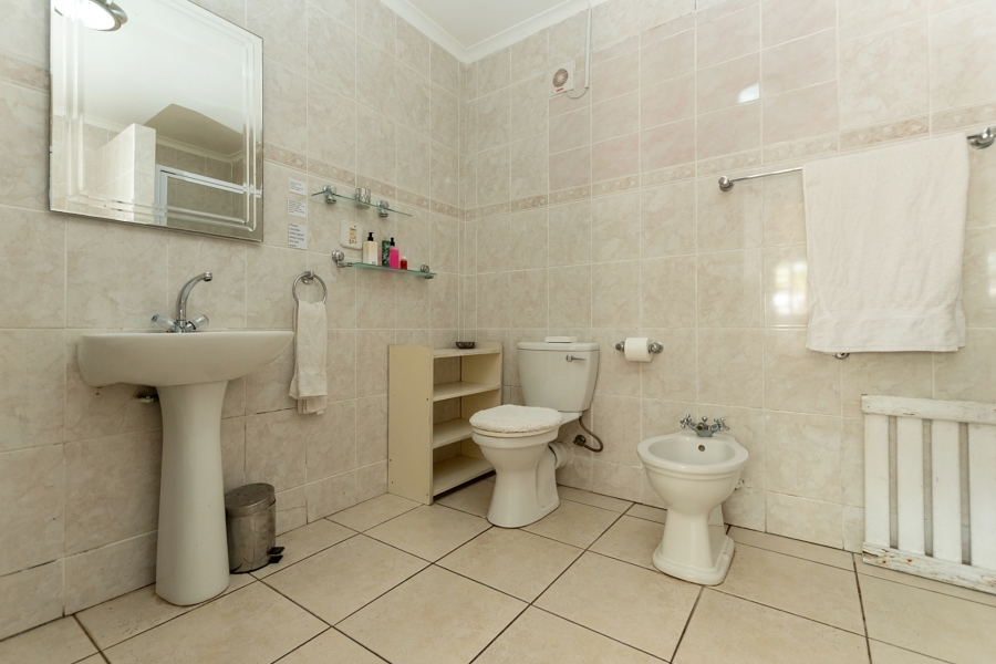 8 Bedroom Property for Sale in Country Club Western Cape